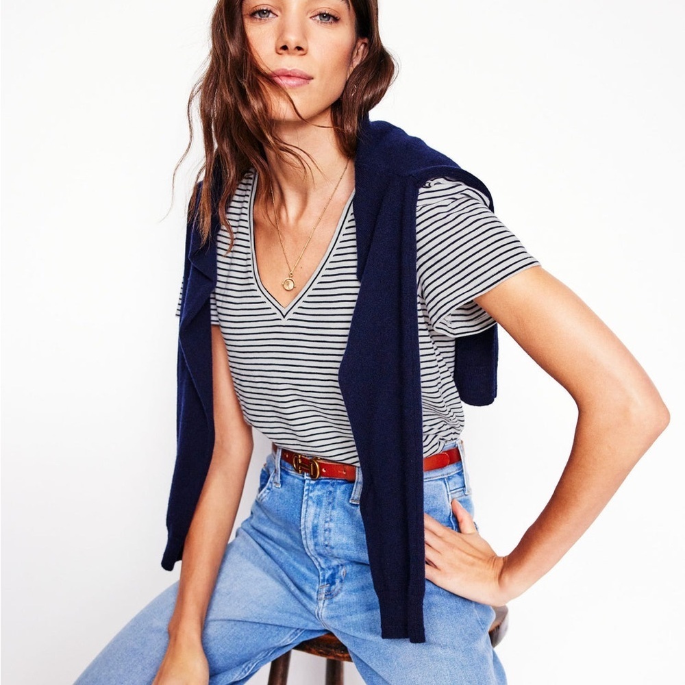 Boden V Neck Slub T-shirt